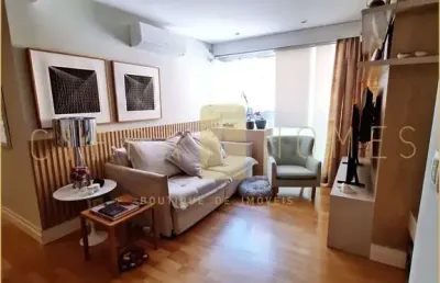 Amplo apartamento à venda, com 2 dormitórios, suíte com porta espelhada e lazer completo