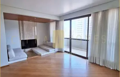Amplo apartamento à venda, com 3 quartos, sacada com vista, lareira e 2 vagas na garagem em região