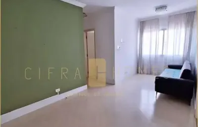Apartamento disponível para venda, em andar alto com vista para a cidade, 2 dormitórios e ampla sal