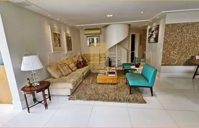 Cobertura duplex à venda com 4 dormitórios, spa, piscina aquecida e autossuficiência energética.