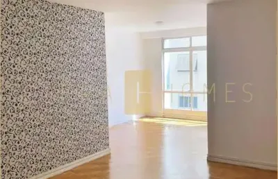 Apartamento disponível para locação com 3 dormitórios, sala ampla e 2 vagas em excelente localizaçã