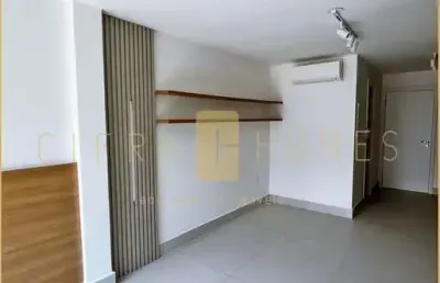 Studio novo com sacada, ar-condicionado, vaga e lazer completo em localização nobre.