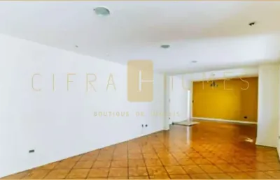 Apartamento espaçoso, com 240m², 4 dormitórios, 1 suíte e vista privilegiada para venda na bela vis