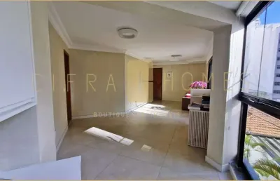 Apartamento de 115 m² com três dormitórios (uma suíte), lavabo, escritório e vaga no 1º subsolo em