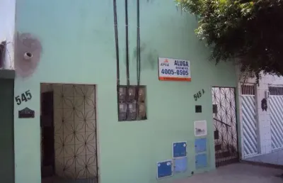 Kitnete terreo com sala ampla e banheiro social, bem proximo a avenida francisco sá, ótimo estado de