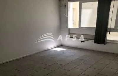 Ótima sala comercial, próximo farto comércio, vlt, metrô, de fundos, clara, arejada, 30m². composta