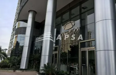 Excelente conjunto de salas comerciais totalizando 500m², 18 salas alugadas juntas, 18 banheiros e d