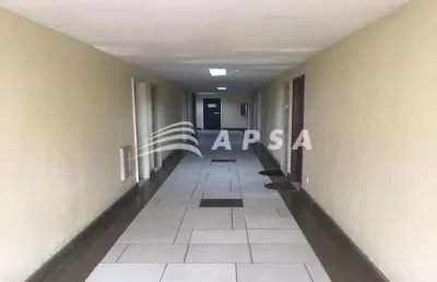 Ótima sala comercial localizada no centro do rio, arejada, 21m2, próxima à comércios e restaurantes