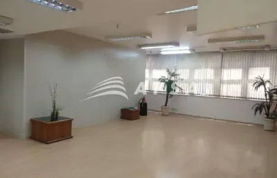 Excelente imóvel, andar comercial com 364m², mobiliado, 3 salas amplas, 1 auditório, 2 banheiros e u