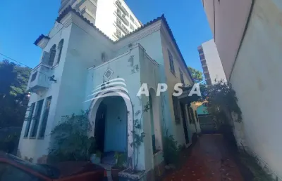 Ótima oportunidade de negócio, casarão com 300m2 na rua do bispo. térreo  espaço para estacionamento