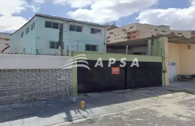 Casa triplex ideal para fins comerciais, 05 quartos,  sendo 04 suítes, copa, cozinha, sala ampla, sa