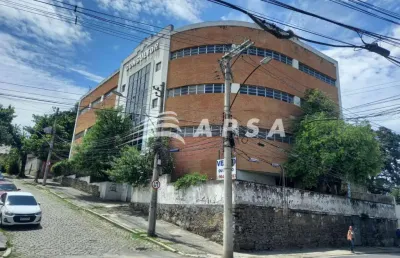 Prédio comercial com quatro andares, 1939m², sol manhã, imóvel composto por area externa, recepção,
