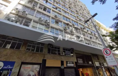 Ótima sala comercial, excelente localização, 33m2, composta de saleta, sala, banheiro social, piso f