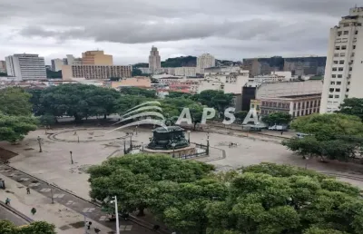 Sala comercial para diversos fins , ótima localização em frente a praça tiradentes com vlt na porta