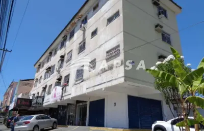 Apartamento na avenida pontes vieira,  com 02 quartos, sendo uma suíte, banheiro social, sala , cozi
