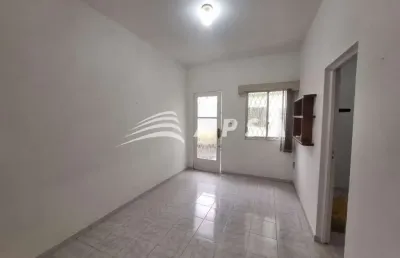 Excelente casa de vila localizada na abolição, 60m², pintura nova, em ótimo estado, sala, dois dormi