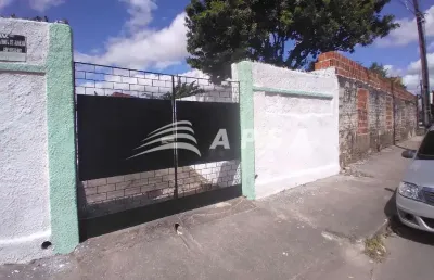 Casa ampla reformada com 03 quartos, área  interna , quintal, varanda, garagem ligue e reserve sua c