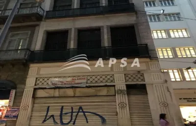 Excelente loja localizada no centro, total de 584m², possui térreo e mais dois andares, ponto muito