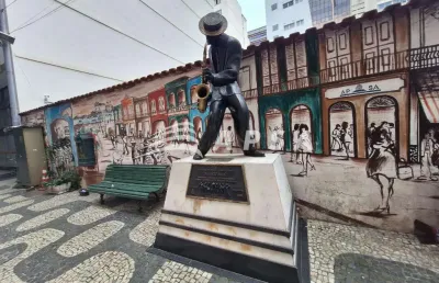 Esta sala comercial charmosa e funcional é a escolha ideal para quem busca praticidade e organização