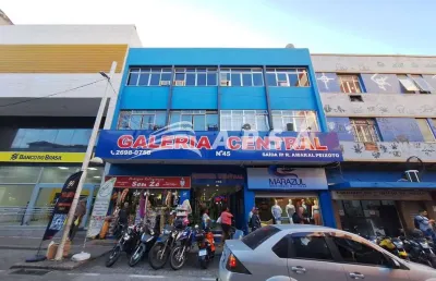Sala comercial no centro de nova iguaçu com 30m² e banheiro . ótima localização. próxima à estação d