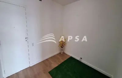 Excelente sala comercial junto ao largo da carioca, no melhor ponto da rua uruguaina. são 45m2 dívid