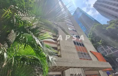 Excelente andar comercial no centro do rio, com 358m², espaço amplo, mais 2 ambientes e 2 banheiros.