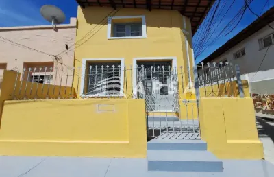 Alugo apartamento novo, andar térreo, dispõe de sala, cozinha com ármário, área de serviço, 01 dormi