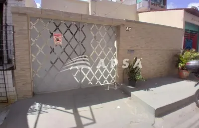 Casa na praia de iracema, com 04 quartos, varanda e quintal  prox. a rua. joão cordeiro