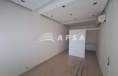 Sala comercial localizada no centro do rio de janeiro, 33m², próximo ao metrô da carioca, possui rec