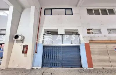 Ótima loja de 60 m²: sendo loja dividido em três andares, com copa /cozinha, jirau , banheiro  e est