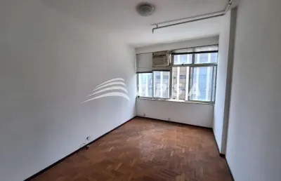 Excelente sala comercial localizada no centro do rio, 30m² aproximados, de frente, recepção, banheir