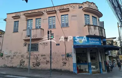 Sobrado com 127 m2, 2 quartos, sala, cozinha, banheiro, área de serviço, área externa, sem condomíni