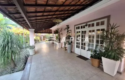 Oportunidade única no bairro do anil. excelente casa em área privada no melhor ponto do bairro ao la