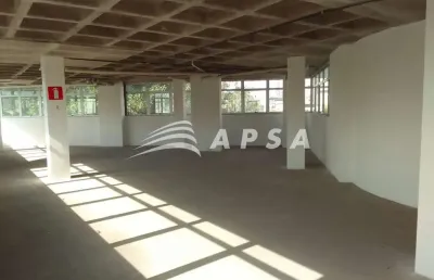 Excelente sala comercial com 256,69m², disponível para locação imediata próximo ao banco inter. poss
