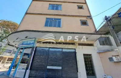 Ótima loja localizada no coração de vista alegre, oferece um espaço de 28m² amplo e boa movimentação