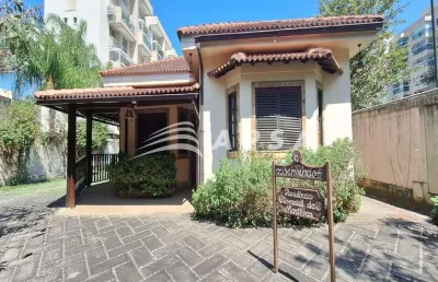 Linda e versátil propriedade disponível para aluguel na freguesia - jacarepaguá. com 690m² construíd
