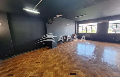 Ótima cobertura no centro, próximo aos arcos da lapa excelente localização. essa sala possui 98m² es