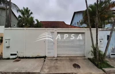 Linda casa, totalmente mobiliada, em vargem pequena, para locação. o imóvel possui 200m² e é compost