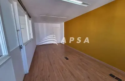 Sala comercial no centro. localizada no coração da cidade, na renomada rua da lapa, esta sala comerc