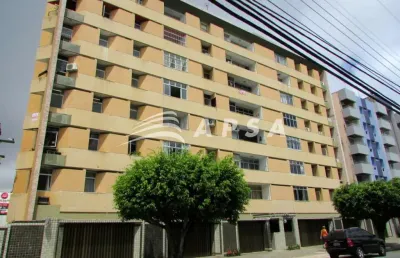 Apartamento tres quartos muito bem localizado na ponta verde. o edificio morada tropical fica na rua