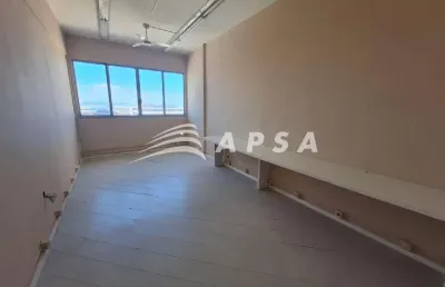 Localizada no coração do rio de janeiro, esta sala comercial reformada está pronta para receber o se