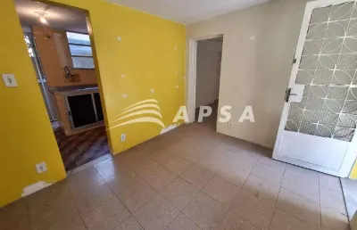 Apresentamos esta aconchegante casa em vila, um verdadeiro lar para quem busca segurança e praticida