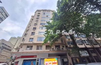 A apenas duas quadras da praia e próximo ao metrô, este imóvel oferece conforto, praticidade e segur