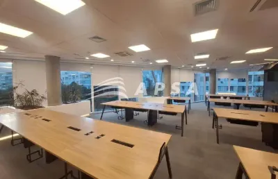No coração pulsante do leblon, na icônica ataulfo de paiva, um andar comercial de 400m² se destaca c