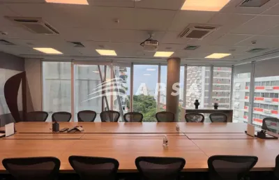 No coração do leblon, na prestigiada ataulfo de paiva, encontra-se um andar comercial de 363m² que é