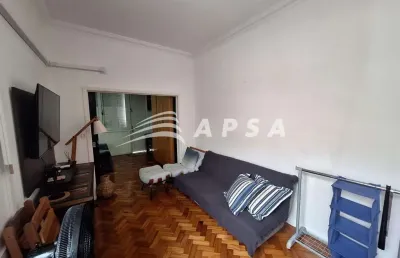 Em uma das ruas mais encantadoras da urca, o apartamento na rua cândido gaffrée, é um verdadeiro ref