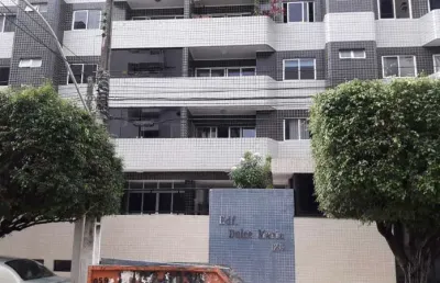 Lindo apartamento na ponta verde. o ed. dulce maria fica na  durval guimarães ao lado do restaurante
