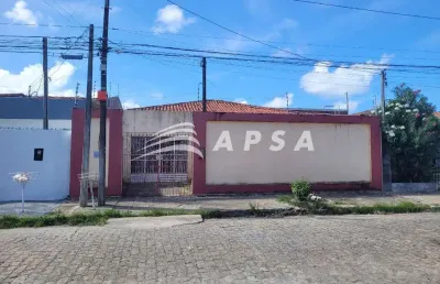 Apsa aluga excelente casa com amplo espaço internodispondo de  garagem para até 2 veiculos, 02 salas