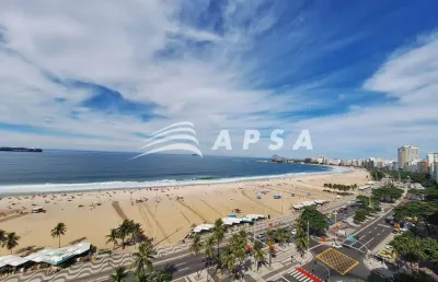 Totalmente mobiliado em alto padrão, com vista deslumbrante para o mar e ventilação natural em todos