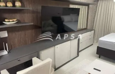 No coração pulsante do rio de janeiro, este studio totalmente mobiliado para aluguel é a combinação